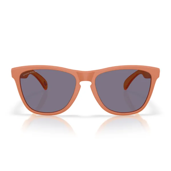 Oakley_Frogskin_Matte_Ginger_Prizm_Grey_Lifestyle_Sunglasses