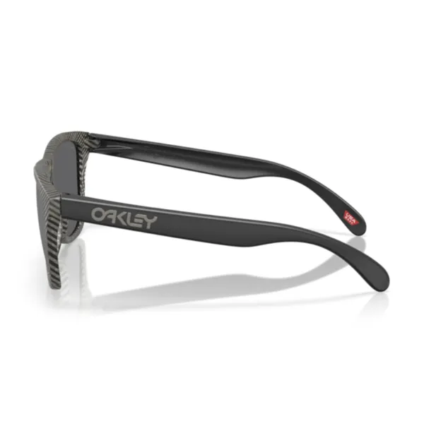 Oakley_Frogskin_Matte_Grey_Ink_Fingerprint_Prizm_Black_Lifestyle_Sunglasses
