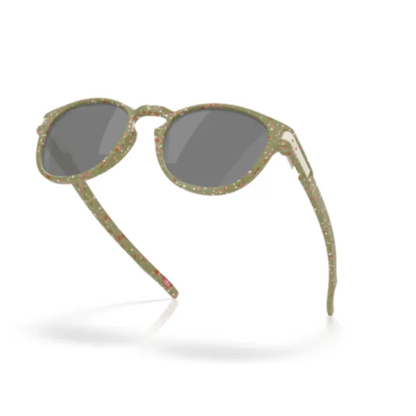Oakley_Latch_Matte_Fern_Terrazzo_Prizm_Black_Lifestyle_Sunglasses