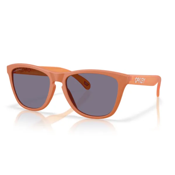 Oakley_Frogskin_Matte_Ginger_Prizm_Grey_Lifestyle_Sunglasses