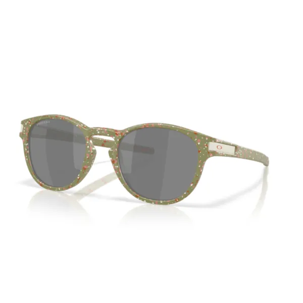 Oakley_Latch_Matte_Fern_Terrazzo_Prizm_Black_Lifestyle_Sunglasses