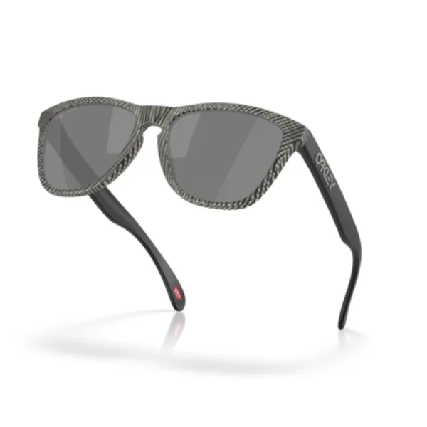 Oakley_Frogskin_Matte_Grey_Ink_Fingerprint_Prizm_Black_Lifestyle_Sunglasses