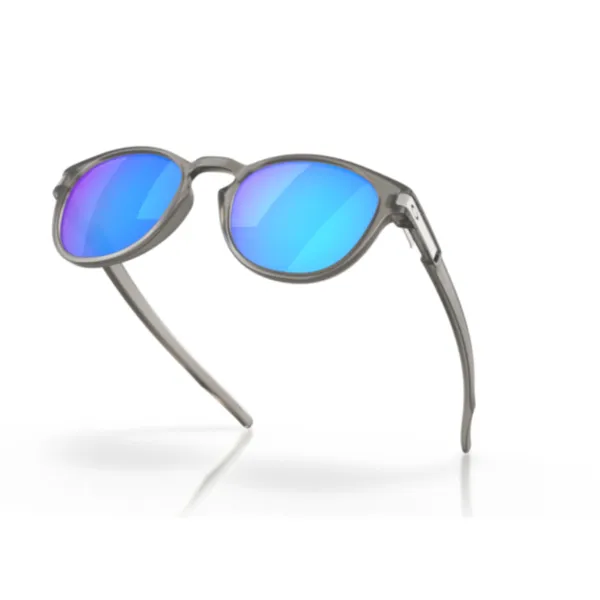 Oakley_Latch_Matte_Grey_Ink_Prizm_Sapphire_Polarized_Lifestyle_Sunglasses