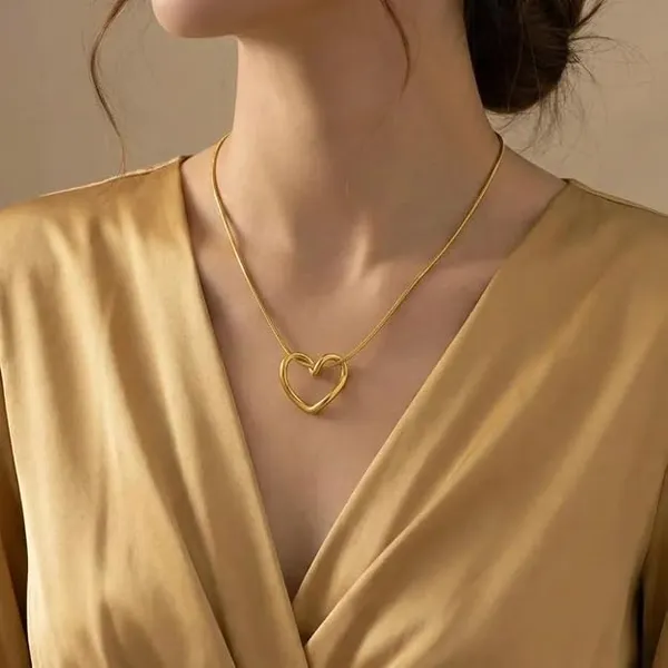 Gold_Stainless_Steel_Heart_Pendant_Necklace_For_Women