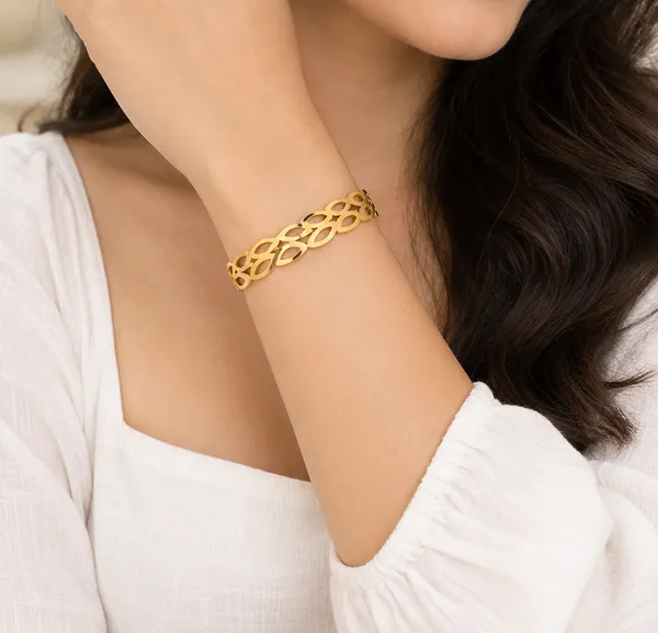 Gold_Stainless_Steel_Openwork_Link_Bracelet_For_Women