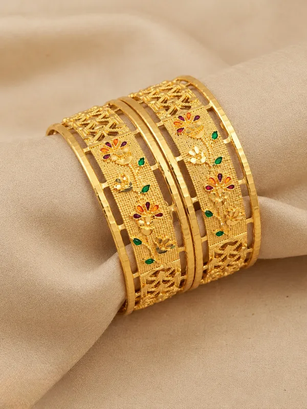 Gold_Alloy_Floral_Stone_Embellished_Cuff_Bangle_Set_For_Women
