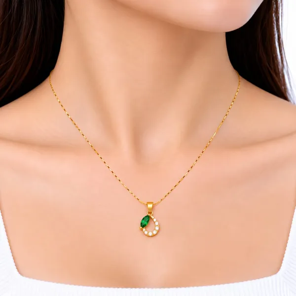Gold_Alloy_Green_Stone_Circle_Pendant_Necklace_For_Women
