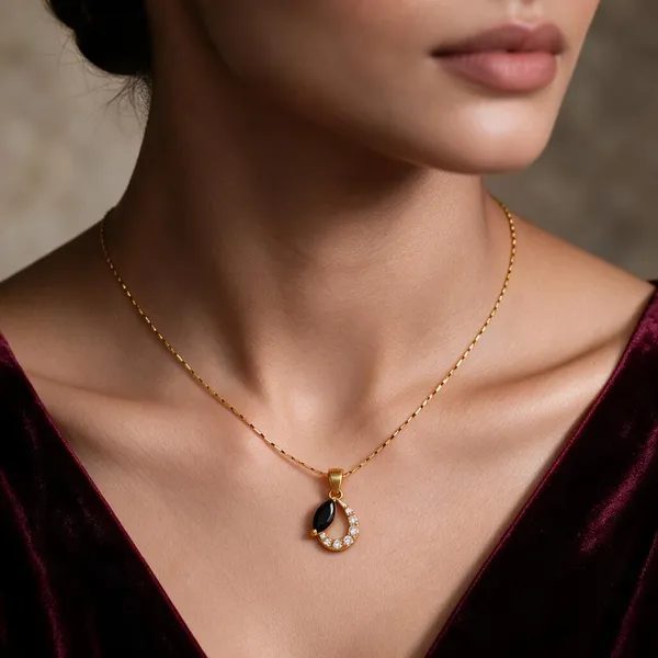 Gold_Alloy_Black_Oval_Stone_Pendant_Necklace_For_Women
