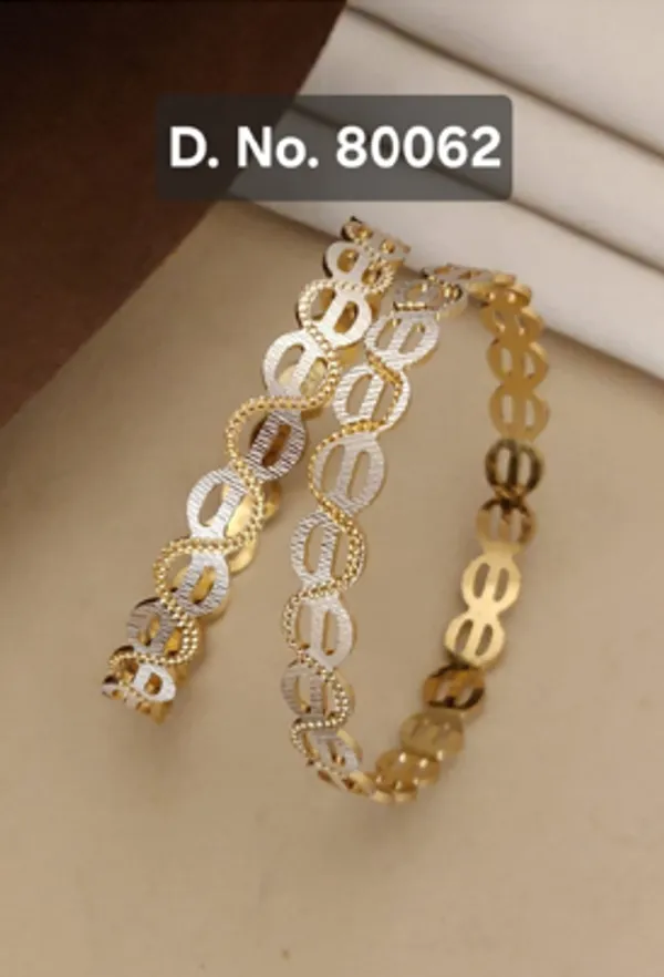 Gold_Alloy_Oval_Link_Bangle_Set_For_Women