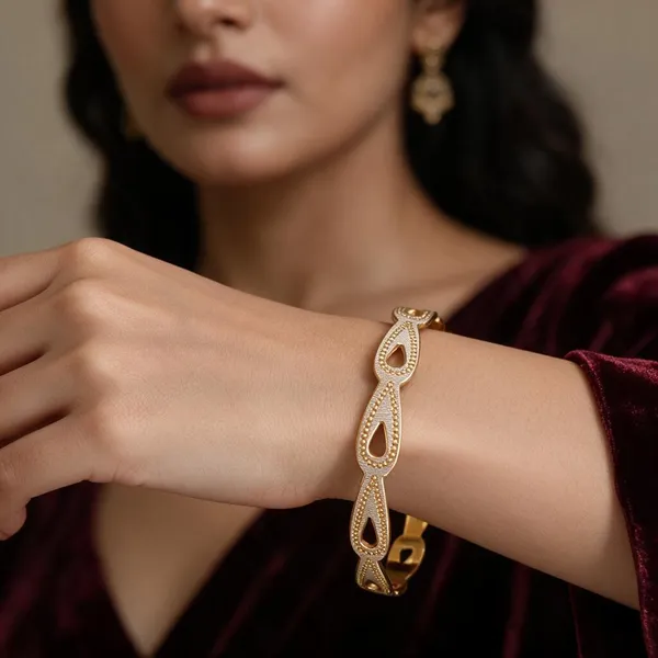Gold_Alloy_Leaf_Motif_Cutwork_Bangle_Set_For_Women
