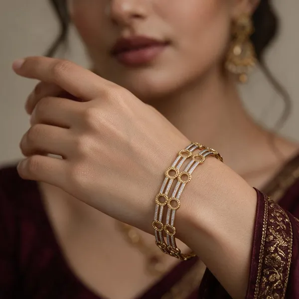 Gold_Alloy_Circular_Openwork_Linked_Bangle_Set_For_Women