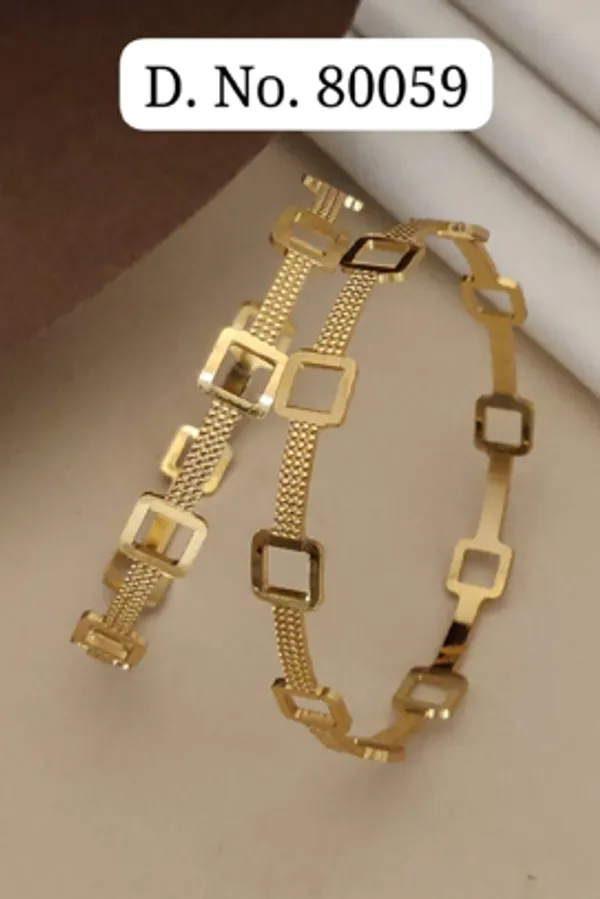 Gold_Alloy_Geometric_Square_Link_Bangle_Set_For_Women