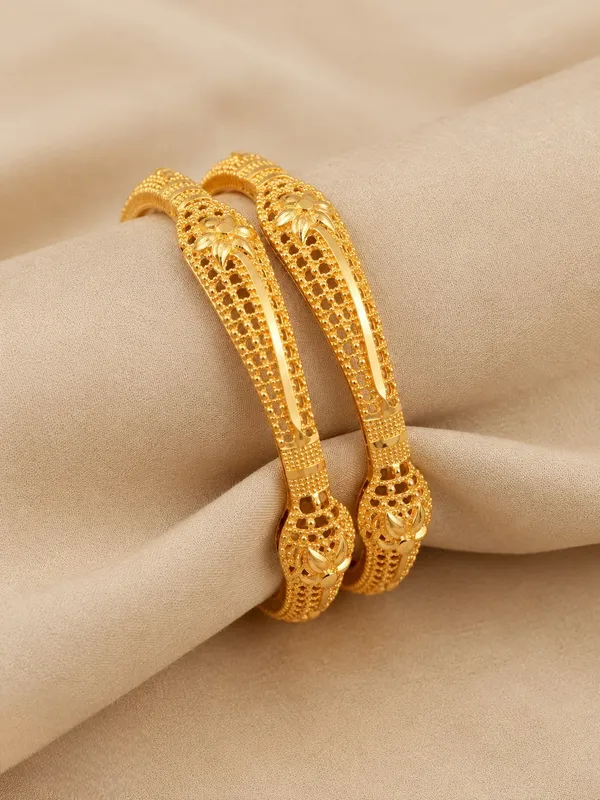 Gold_Alloy_Filigree_Openwork_Traditional_Bangle_Set_For_Women