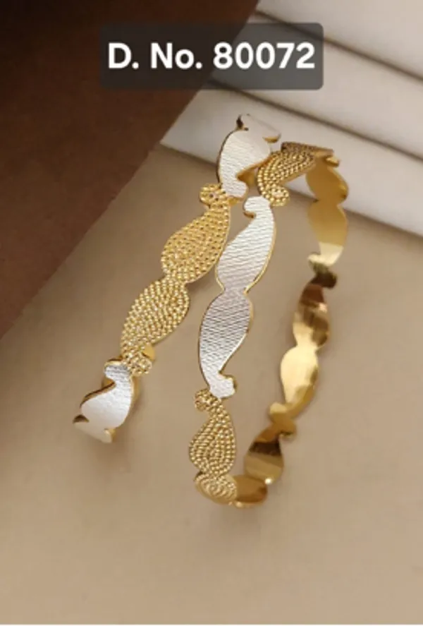 Gold_Alloy_Textured_Leaf_Motif_Bangle_Set_For_Women