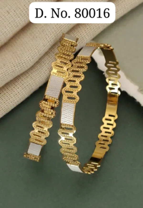 Gold_Alloy_Textured_Link_Bangle_Set_For_Women