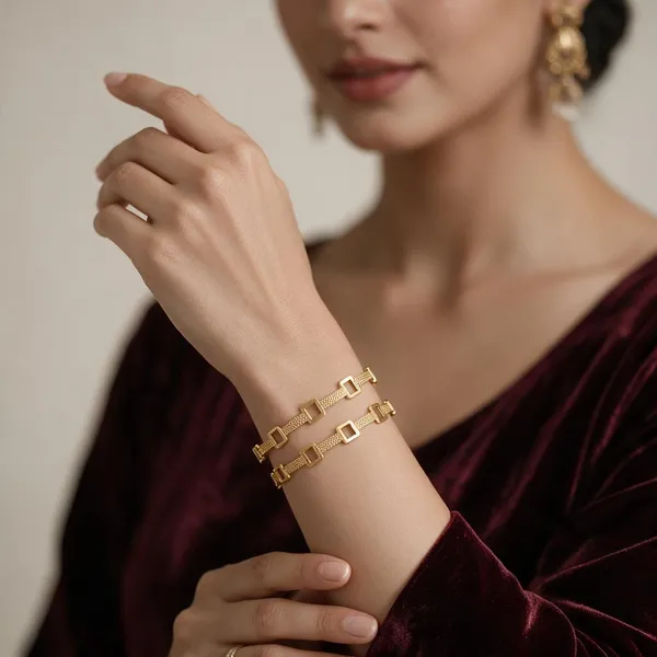 Gold_Alloy_Geometric_Square_Link_Bangle_Set_For_Women