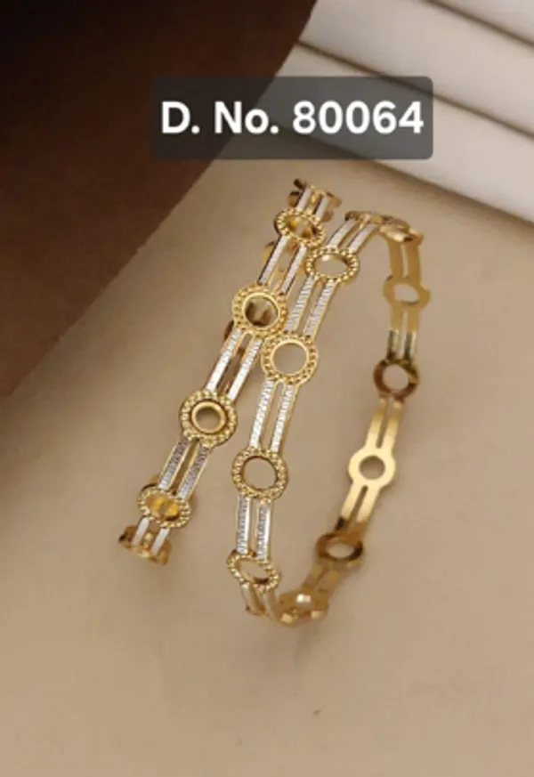 Gold_Alloy_Circular_Openwork_Linked_Bangle_Set_For_Women