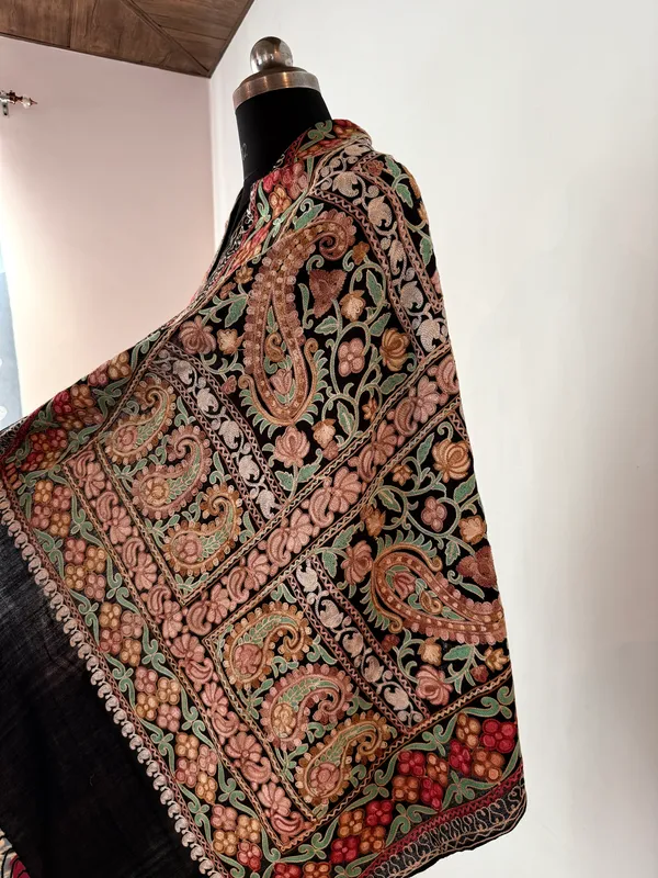 Black_Embroidered_Traditional_Shawl_for_Women