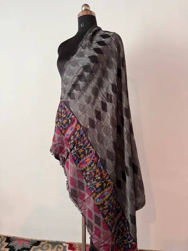 Grey_Printed_Shawl_For_Women