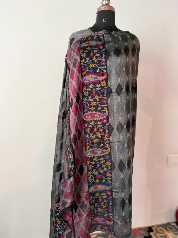 Grey_Printed_Shawl_For_Women
