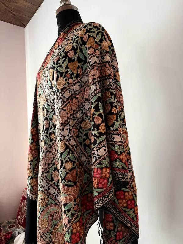 Black_Embroidered_Traditional_Shawl_for_Women