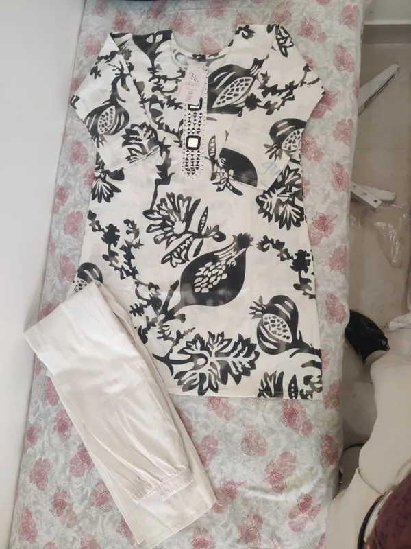 White_Floral_Printed_Straight_Kurta_Set_With_Pants_For_Women
