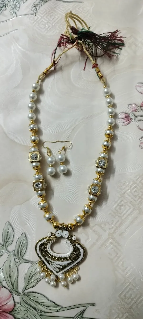 Gold_Tone_Pearl_Beaded_Necklace_And_Earring_Set_for_Women