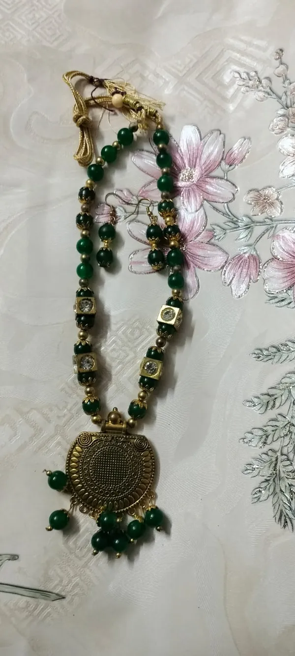 Green_Beaded_Statement_Necklace_Set_for_Women
