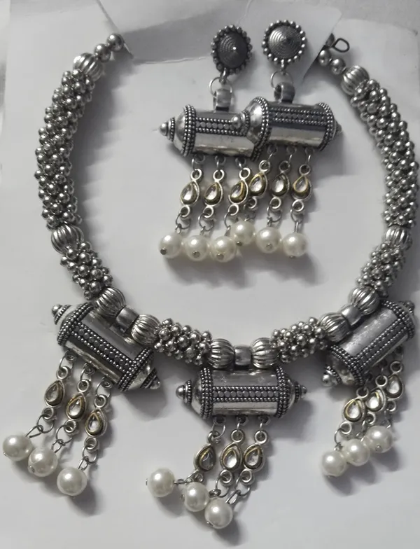 Silver-Tone_Oxidized_Necklace_And_Earrings_Set_for_Women