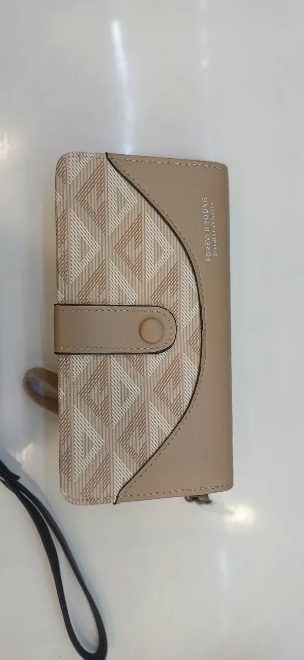 Beige_And_White_Pu_Leather_Wallet_Clutch_For_Women