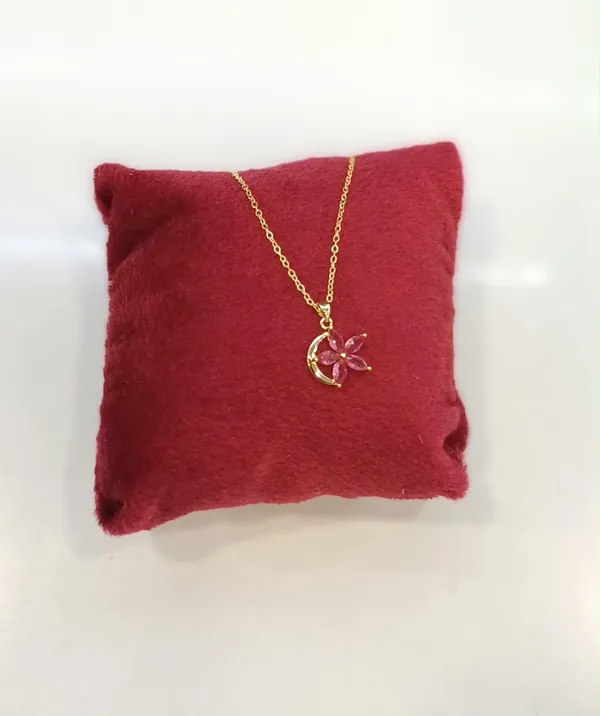 Gold_Tone_Floral_Pendant_Necklace