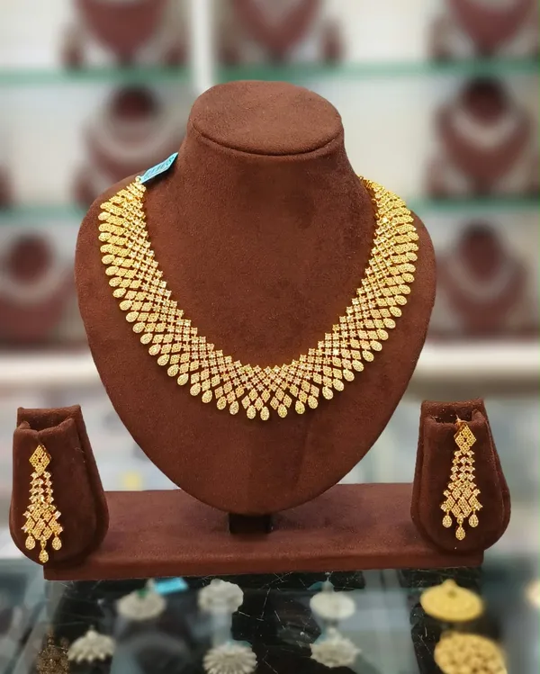 Golden_Brass_Necklace_Set_For_Women