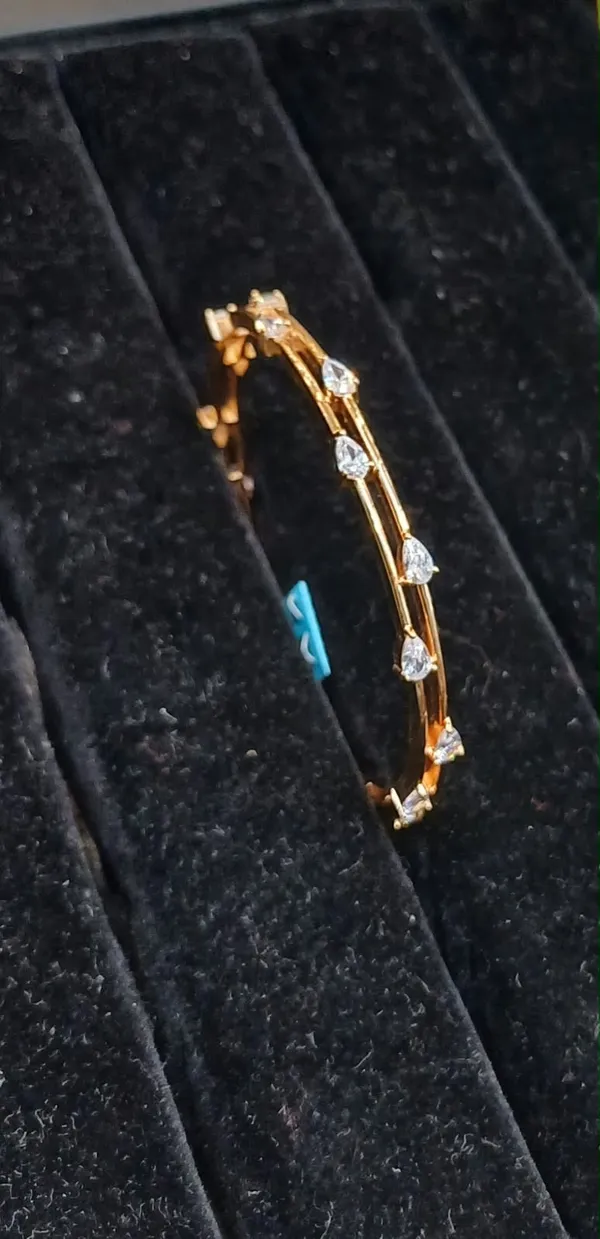 Golden_Brass_Bracelet_For_Women