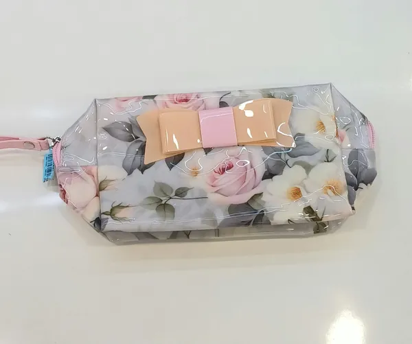 Multicolor_Pvc_Travelling_Pouch_For_Kids