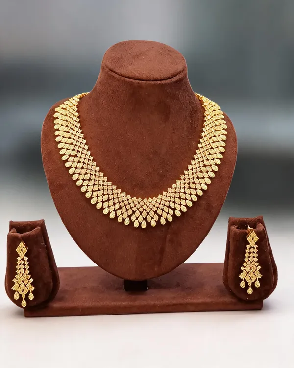 Golden_Brass_Necklace_Set_For_Women