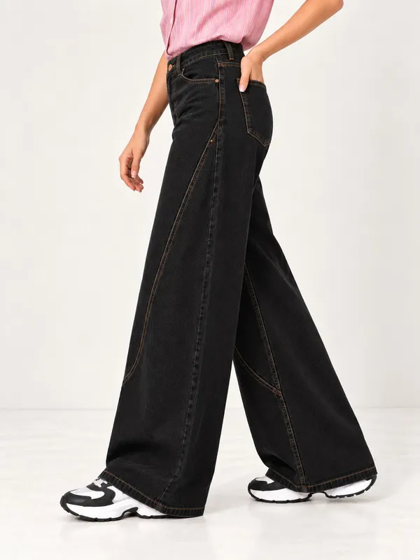 Black_Panelled_Baggy_Fit_Jeans