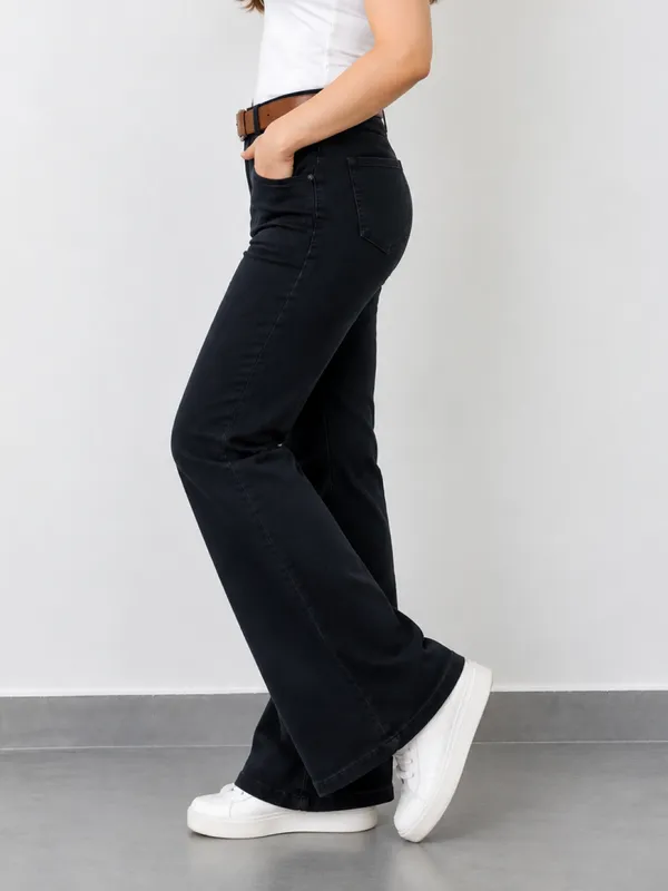 Black_Bootcut_Fit_Jeans