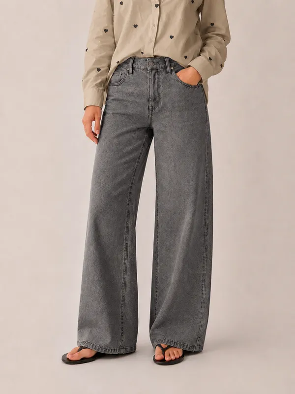 Grey_Baggy_Fit_Jeans