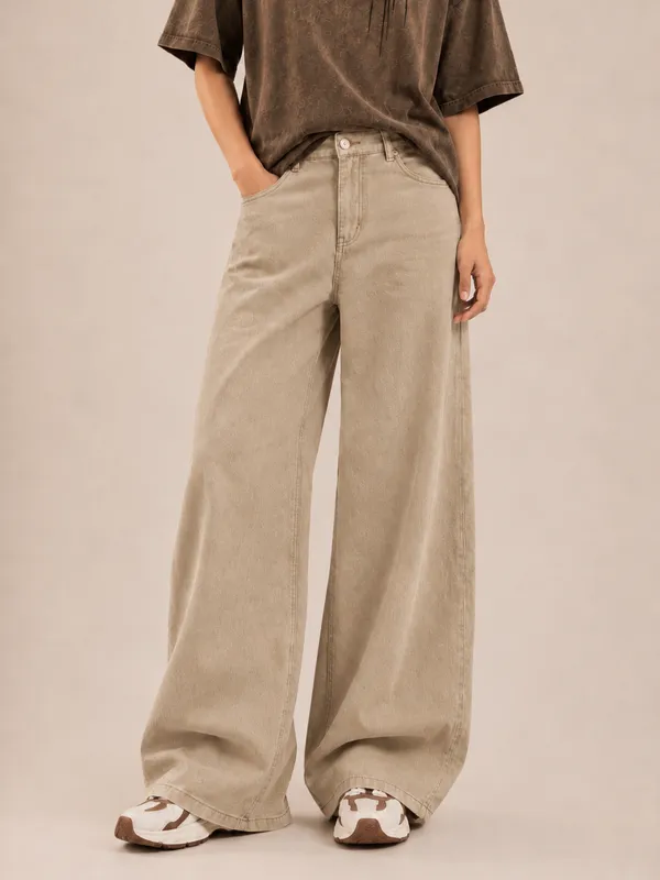 Dusty_Ecru_Baggy_Fit_Jeans