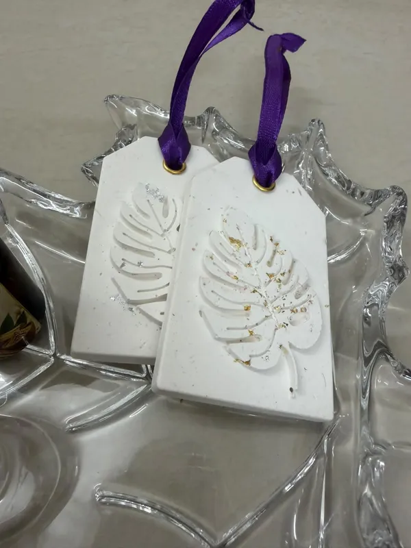Fragrance_Oil_Botanical_Sandalwood_Hanging_Tag_Set_Of_2