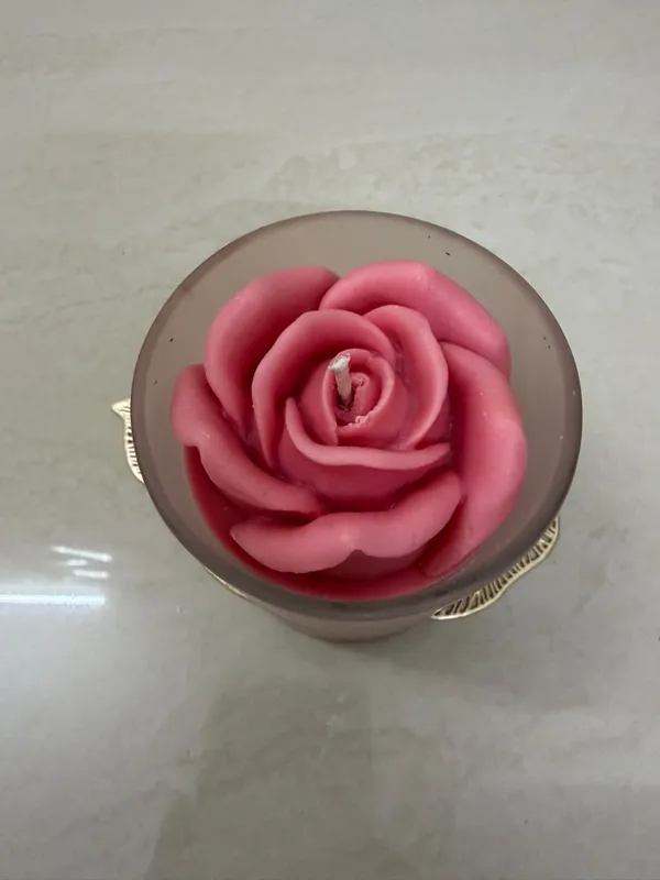 Wax_Floral_Rose_Design_Candle_With_Glass_Holder