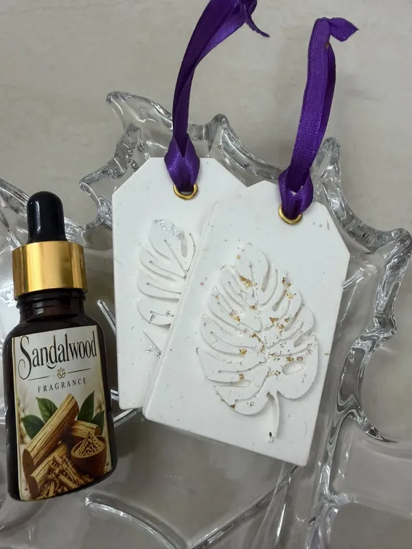 Fragrance_Oil_Botanical_Sandalwood_Hanging_Tag_Set_Of_2