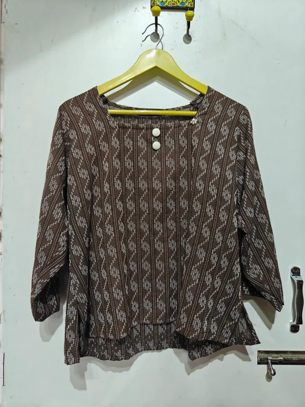 Brown_Cotton_Polyester_Blend_Printed_Regular_Fit_Kurti_For_Women