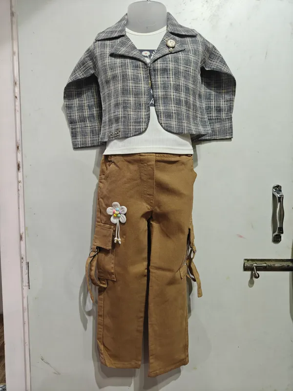 Grey_Cotton_Polyester_Blend_Checked_Jacket_And_Cargo_Pants_Set_For_Girls