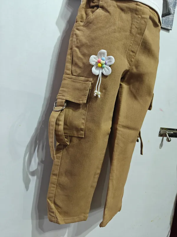 Grey_Cotton_Polyester_Blend_Checked_Jacket_And_Cargo_Pants_Set_For_Girls