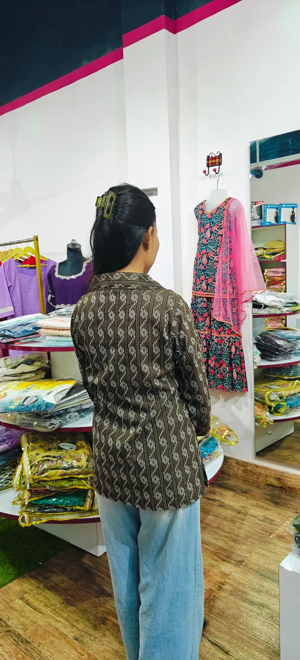 Brown_Cotton_Polyester_Blend_Printed_Regular_Fit_Kurti_For_Women