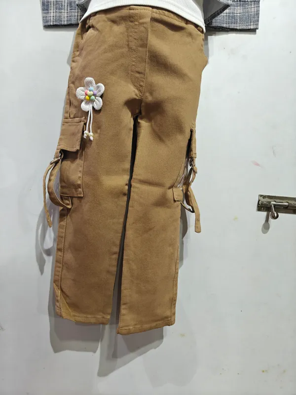 Grey_Cotton_Polyester_Blend_Checked_Jacket_And_Cargo_Pants_Set_For_Girls
