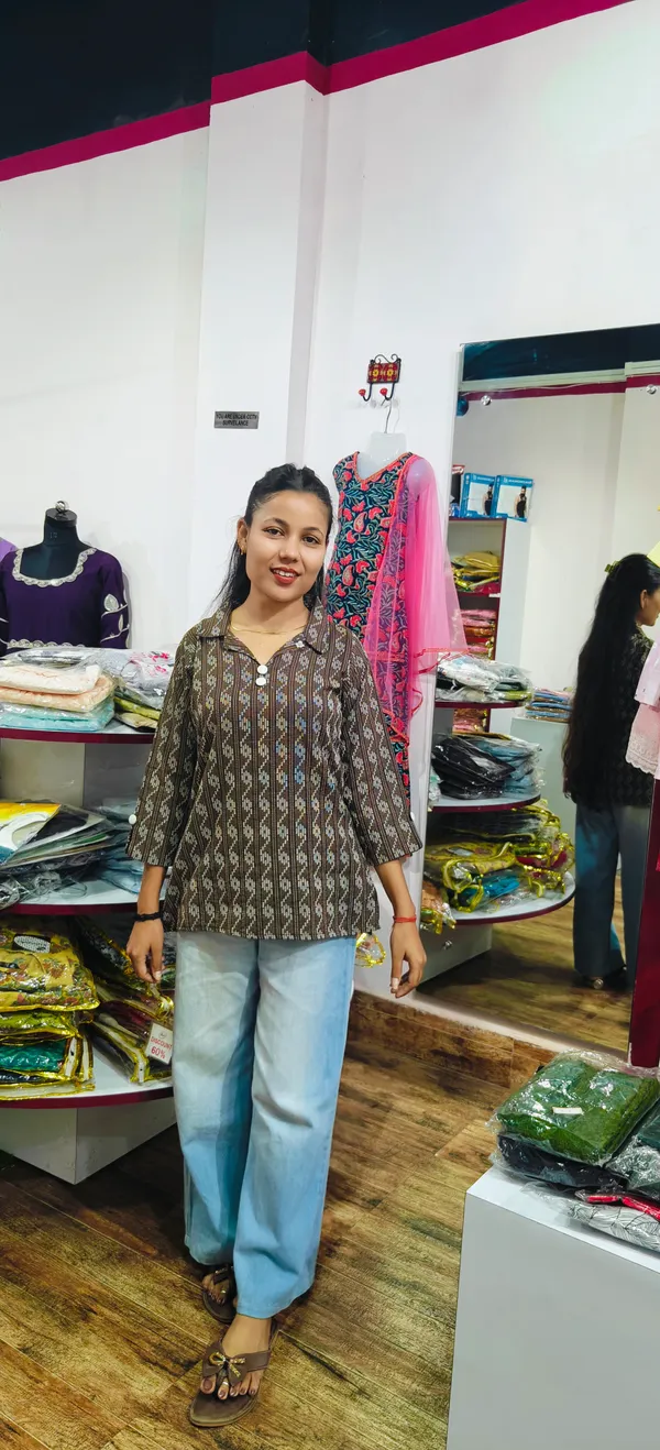 Brown_Cotton_Polyester_Blend_Printed_Regular_Fit_Kurti_For_Women