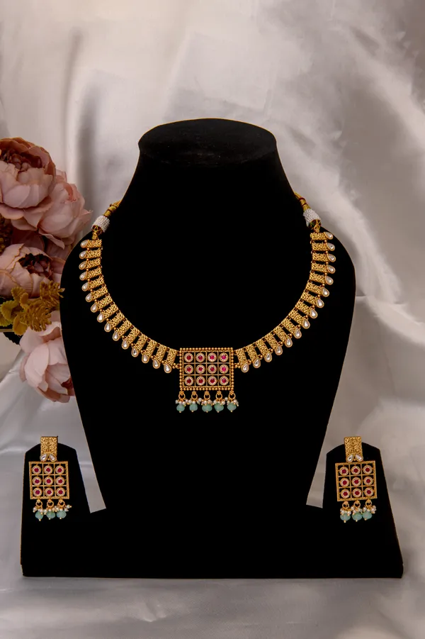 Gold_Necklace_Set_Brass__For_Women