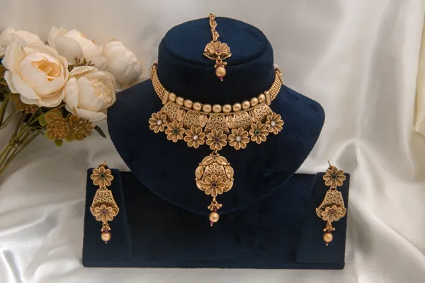 Gold_necklace_set_Brass__For_Women
